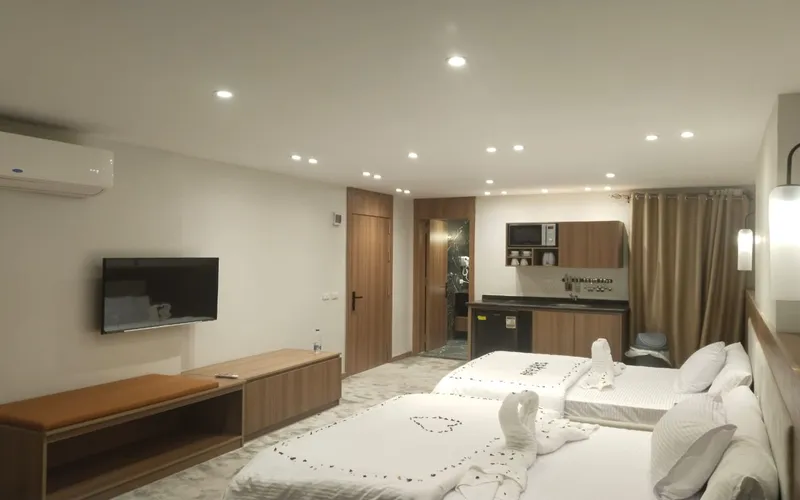استوديو-بسريرين-بميني-فندق-سكن-استوديوز.webp